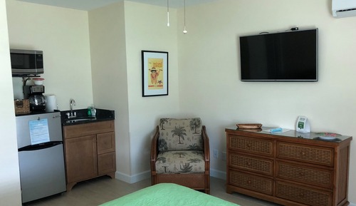 Standard Room, 1 Queen Bed (Road Facing)