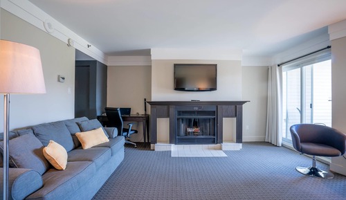 Suite, 1 King Bed with Sofa bed, Non Smoking, Mountain View