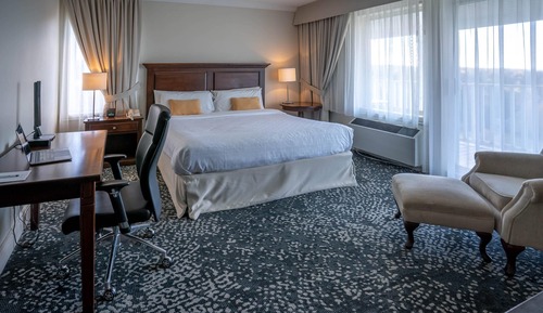 Suite, 1 King Bed with Sofa bed, Mobility Accessible, Non Smoking