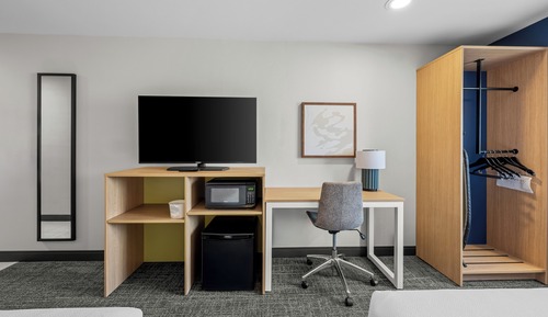 Room, 2 Queen Beds, Accessible, Bathtub