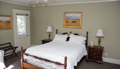 San Gabriel View (Queen Bed)