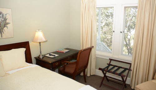Sunrise Room (Queen Bed)
