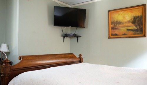 Eleanora (Queen Bed)