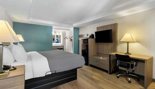 Suite, 1 King Bed, Non Smoking (Upgrade)