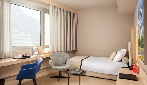 Single Room, Mountain View