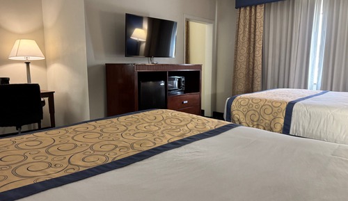 Studio Suite, Non Smoking (Apartment, 3 Queen Beds)