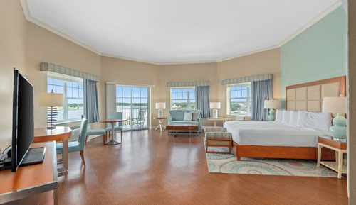 Executive Suite, 1 King Bed, Lake View