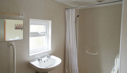 Economy Room (2 Adults + 1 Child)