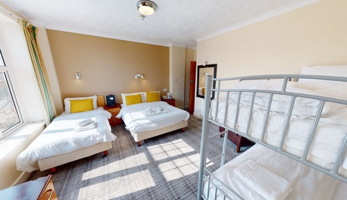 Family Room (2 Adults + 3 Children)