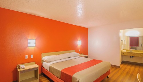 Room, 1 Queen Bed, Non Smoking, Refrigerator & Microwave