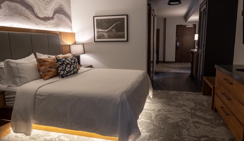 Junior Suite, 1 King Bed, Accessible Bathtub
