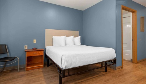 Standard Studio, 1 Queen Bed, Non Smoking, Refrigerator & Microwave