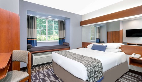 Standard Room, 1 Queen Bed