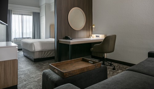 Studio, 1 King Bed with Sofa bed (Mobility/Hearing Access, Roll-in Shwr)