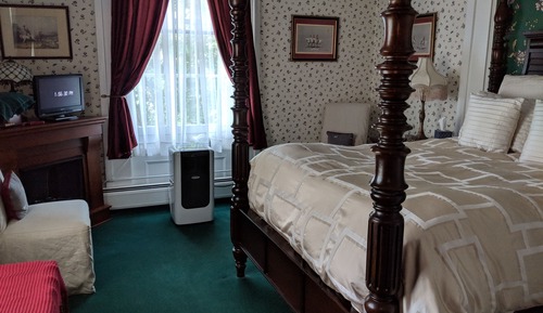 Premium Room, 1 Queen Bed, Fireplace, Garden View (Wadsworth)