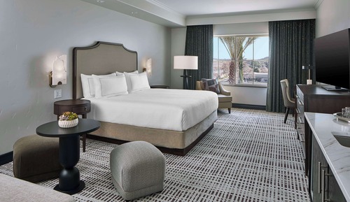 Suite, 1 King Bed with Sofa bed, Accessible, Balcony (Mobility & Hearing, Roll-in Shower)