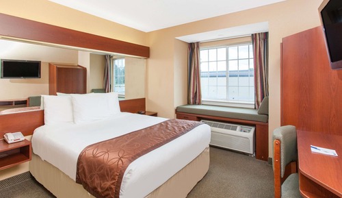 Room, 1 Queen Bed, Accessible, Non Smoking (Mobility, Tub w/ Grab Bars)