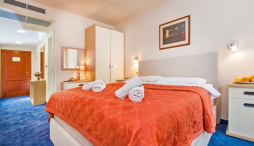 Double Room (1)