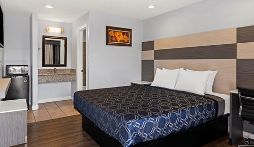 Standard Room, 1 King Bed