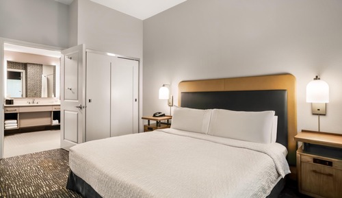 Suite, 1 King Bed, Accessible, Bathtub
