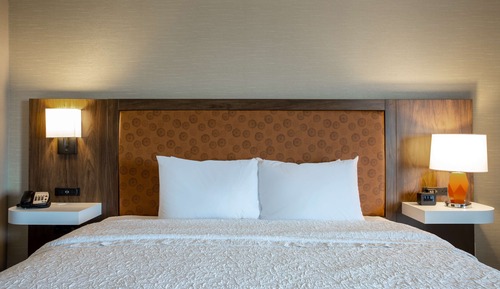 One King Bed, Non-Smoking, with Jetted Tub