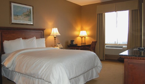 Standard Room, 1 Queen Bed, Accessible (Bathtub)