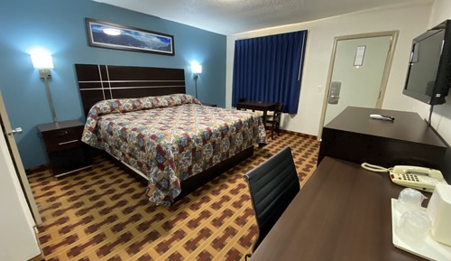 Room, 1 King Bed, Smoking