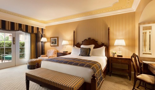 Signature Room, 1 King Bed, Poolside