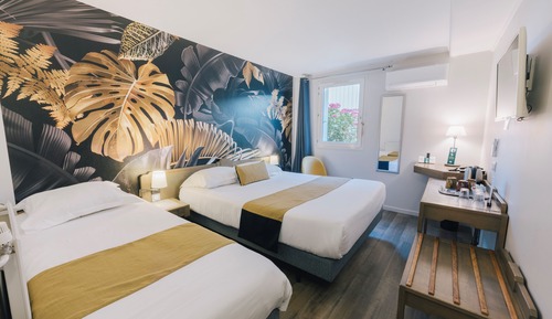 Club Triple Room, Multiple Beds, Non Smoking, Private Bathroom