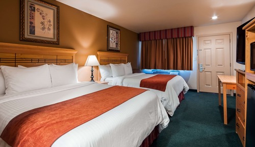 Standard Room, 2 Queen Beds, Non Smoking, Refrigerator & Microwave (Pet Friendly)