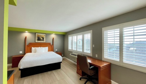 Standard Room, 1 King Bed