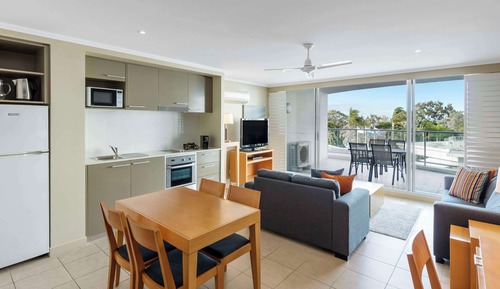 Apartment, 3 Bedrooms, Pool View