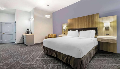 Room, 1 King Bed, Hearing Accessible, Non Smoking (Mobility/hearing, Roll-in Shower)