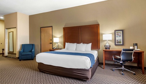 Suite, 1 King Bed, Accessible, Non Smoking