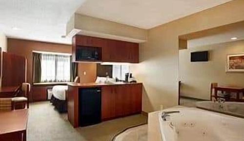 Luxury Suite, 1 Queen Bed, Non Smoking, Jetted Tub