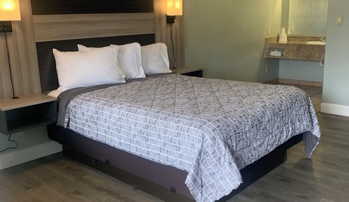Standard Room, 1 Queen Bed