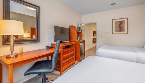 2 Queen Beds, Sofa Bed, 2 Room Suite