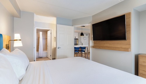 Suite, 2 Bedrooms, Roll-in Shower, Kitchen (Mobility)