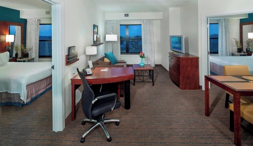 Suite, 1 Double Bed, Kitchen (Mobility Accessible, Roll-In Shower)