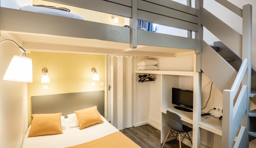 Family Room (2 adults 2 children)