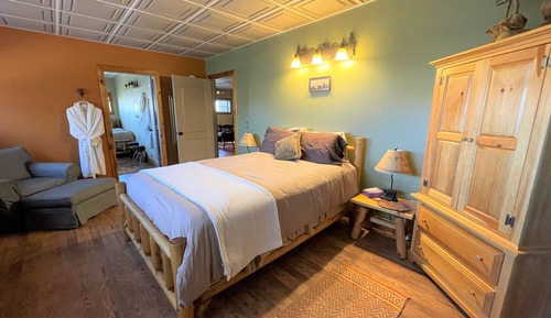 Suite, Private Bathroom