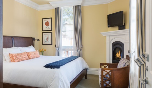 Deluxe King + Beach View