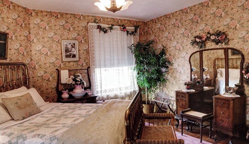 Family Room, Multiple Beds, Private Bathroom (The Maid's Quarters) Pet Friendly