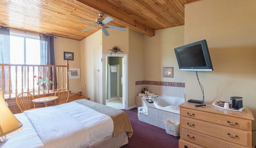 Suite, 1 King Bed, Non Smoking, Jetted Tub