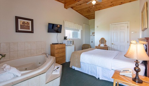 Suite, 1 Queen Bed, Non Smoking, Jetted Tub