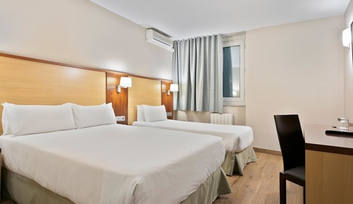 Triple Room (2 adults and 1 child, interior)