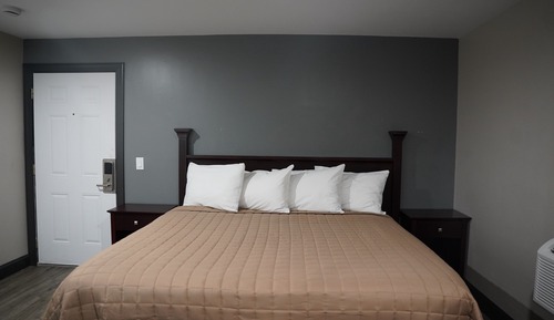 Single Room, 1 King Bed, Non Smoking