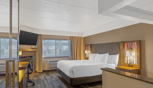 Suite, 1 King Bed, Accessible, Jetted Tub