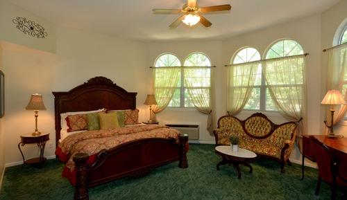 Superior Suite, 1 King Bed, Jetted Tub