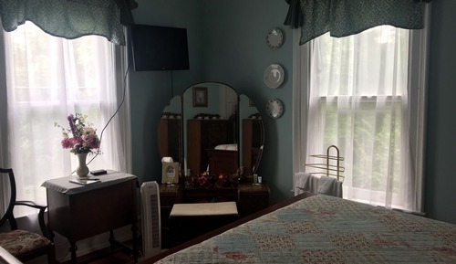 Room, Private Bathroom (Grandma Beatrice)